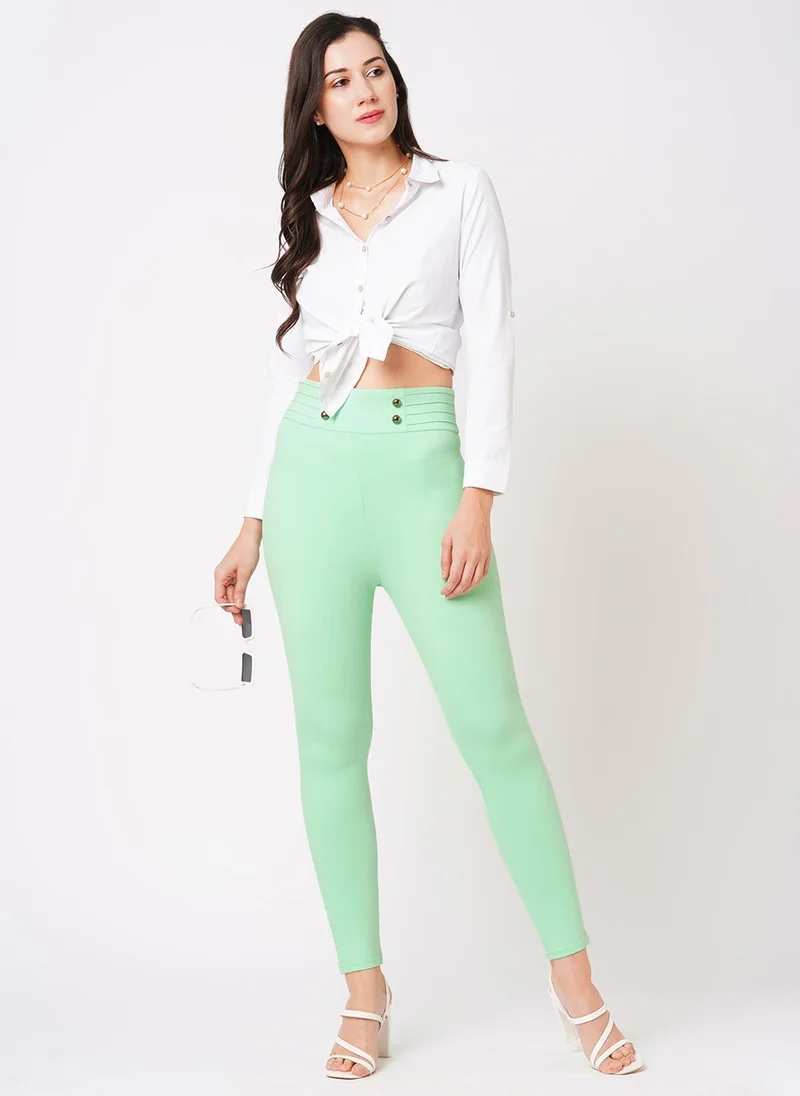 جلو باص بنطلون ضيق نسائي