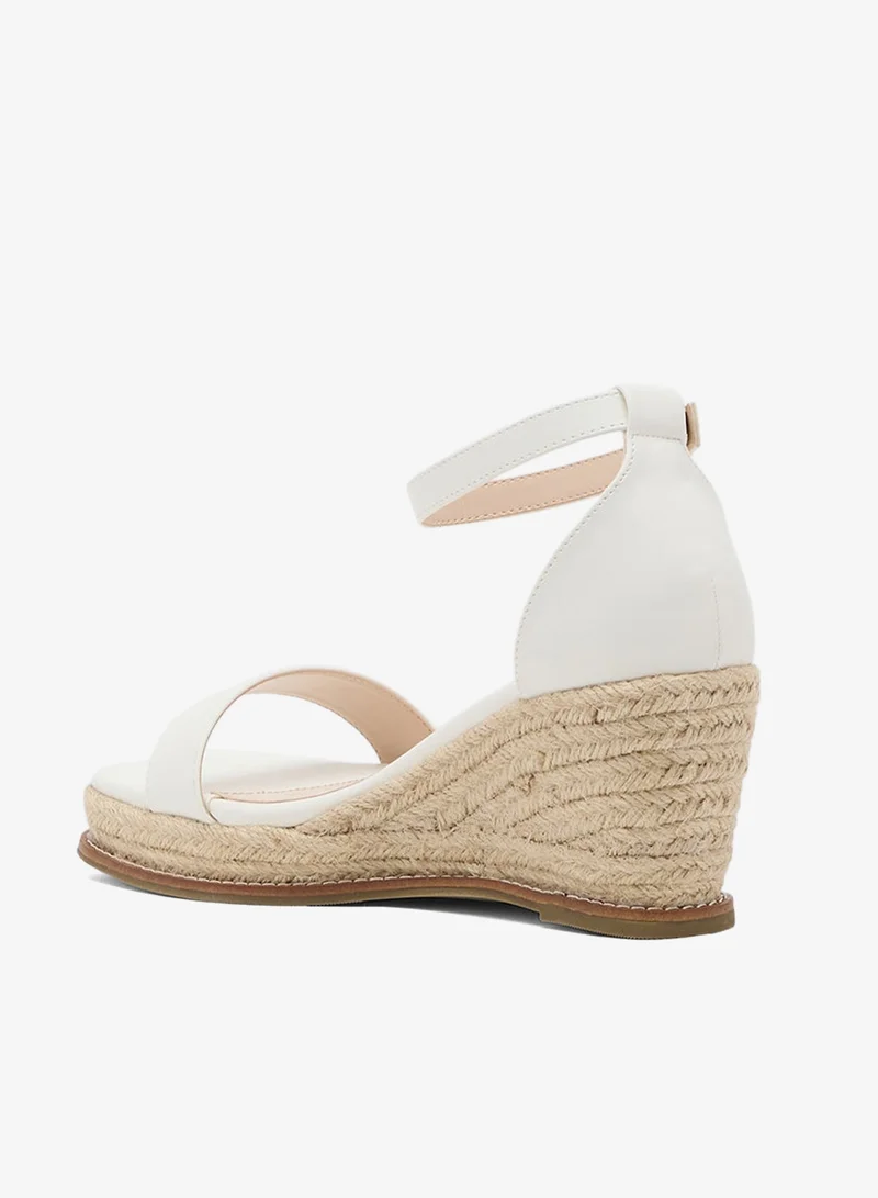 ايلا صندل بكعب متوسط بحزامين