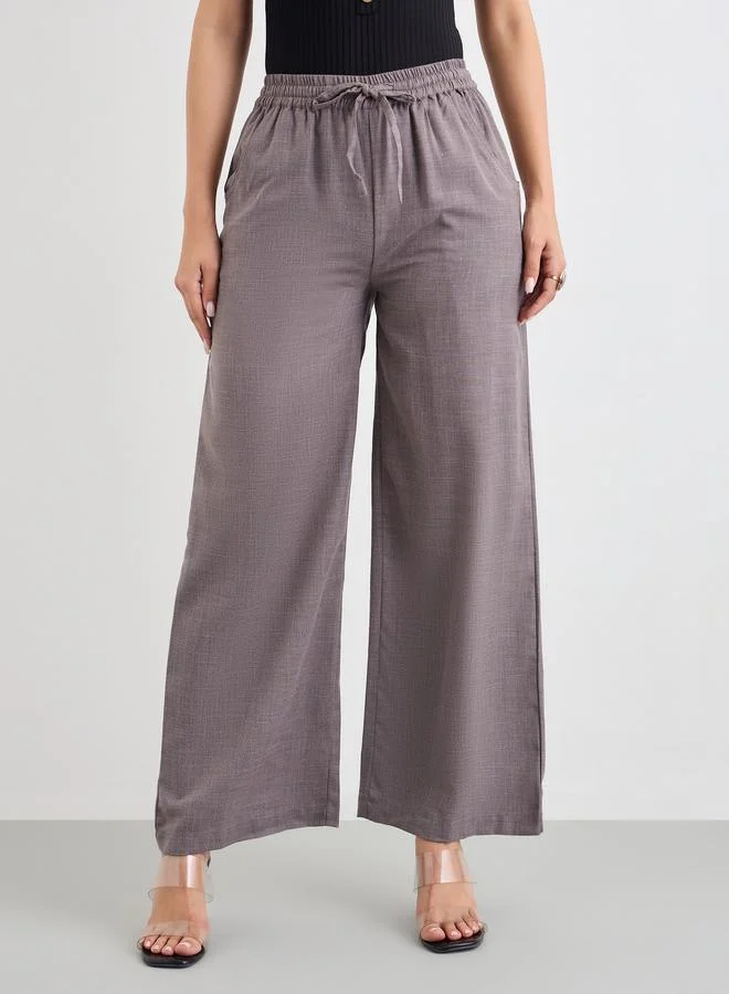 ستايلي بنطال بأرجل واسعة بمطهر دنيم مع أربطة