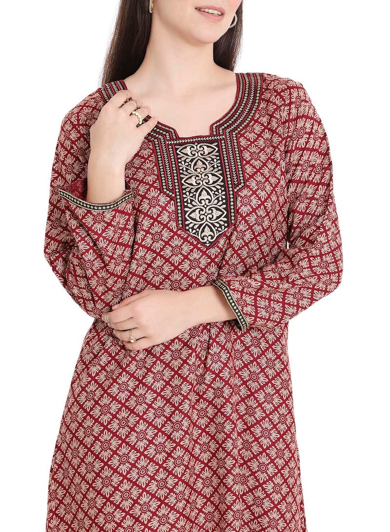 هانا آند سارا كفتان فراشة مطرز بتصميم عصري وطبعة عربية - Image 3