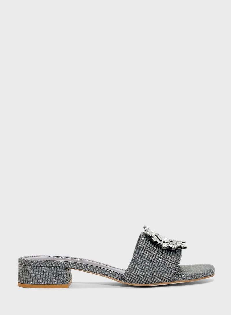ديون لندن Nailah Low Heel Sandals