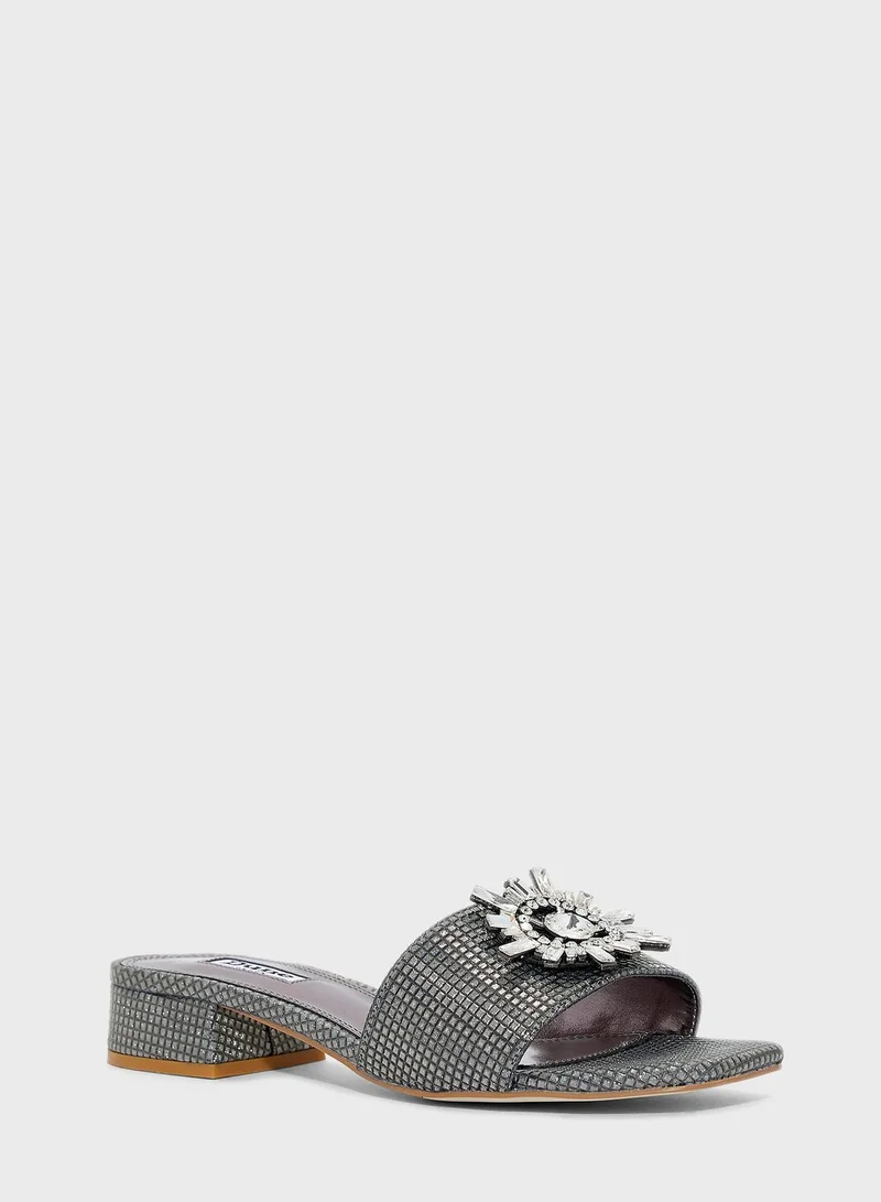 ديون لندن Nailah Low Heel Sandals