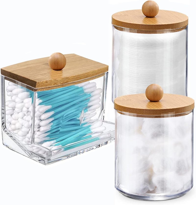 WISIEW 3 حزمة حامل ومفرغ عيدان القطن سعة 10 أونصة للكرة القطنية، المسحة القطنية، الفوط القطنية المستديرة، الخيط - جرة صيدلية بلاستيكية شفافة مع أغطية لتخزين عبث الحمام، منظم مكياج طاولة الزينة - Image 1