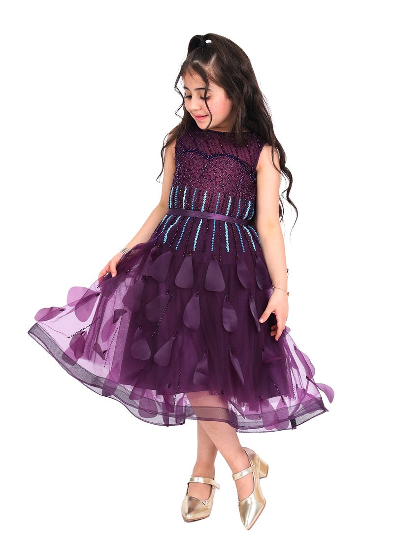 مودرن ديزاين فستان سهرة للأطفال يتميز الفستان بتطريز فاخر ليناسب ذوق أميرتك - Image 1