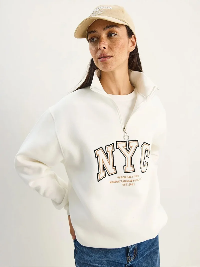 بيانكو لوتشي LUCCI Oversized Knitted Sweatshirt with Zipper Collar and Embroidery