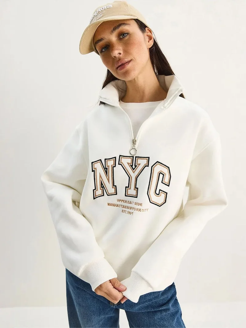 بيانكو لوتشي LUCCI Oversized Knitted Sweatshirt with Zipper Collar and Embroidery
