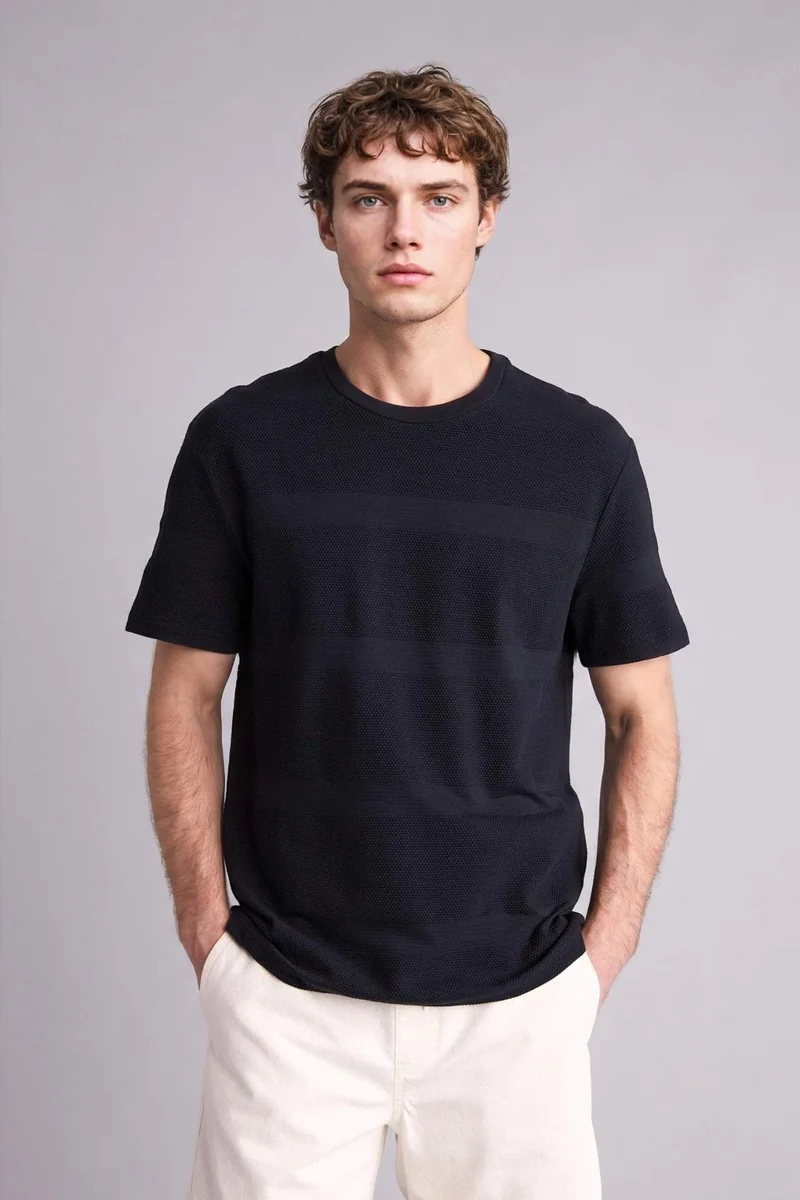 ديفاكتو Regular Fit Crew Neck Short Sleeve T-Shirt