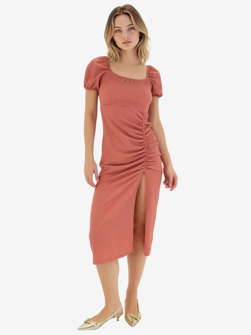 بيغ دارت فستان ميدي محبوك بنقوش بياقة مربعة