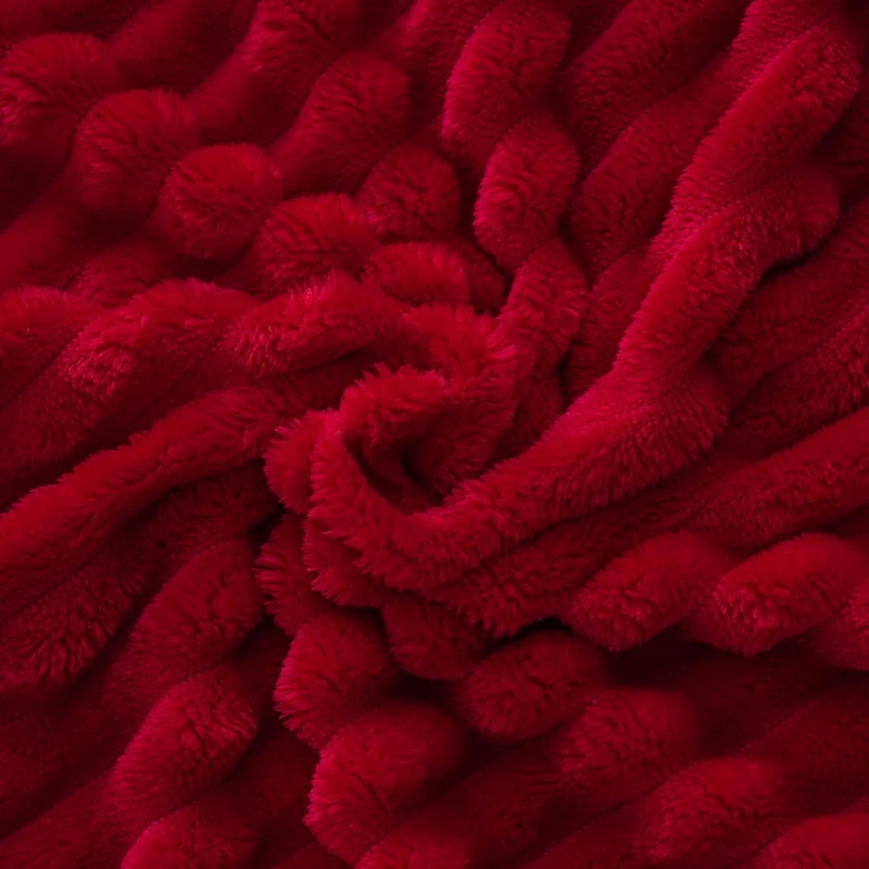 Linecooo بطانية من الصوف باللون الأحمر، مقاس 108” × 90”， مناسبة للأريكة أو السرير، ناعمة جدًا ومريحة، مصنوعة من القطن الميكروفيبر مع تصميم خطوط، خفيفة الوزن، مناسبة للبالغين والنساء والفتيات. - Image 5