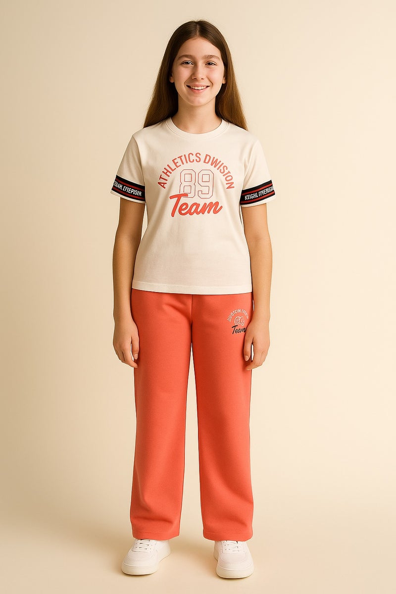 فكتور اند جين طقم بناتي قطعتين - بلوزة بطبعة شعار مع بنطال مطابق - أنيق ومريح - قصة مريحة - Image 2