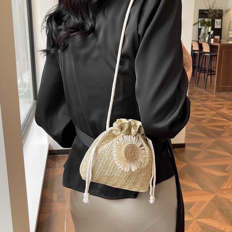 Korean Woven Bucket Bag Women'S New Popular Versatile Ins Flower Bag Niche Cute Single Shoulder Crossbody Bag - Image 5