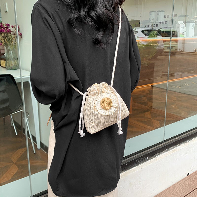 Korean Woven Bucket Bag Women'S New Popular Versatile Ins Flower Bag Niche Cute Single Shoulder Crossbody Bag - Image 4