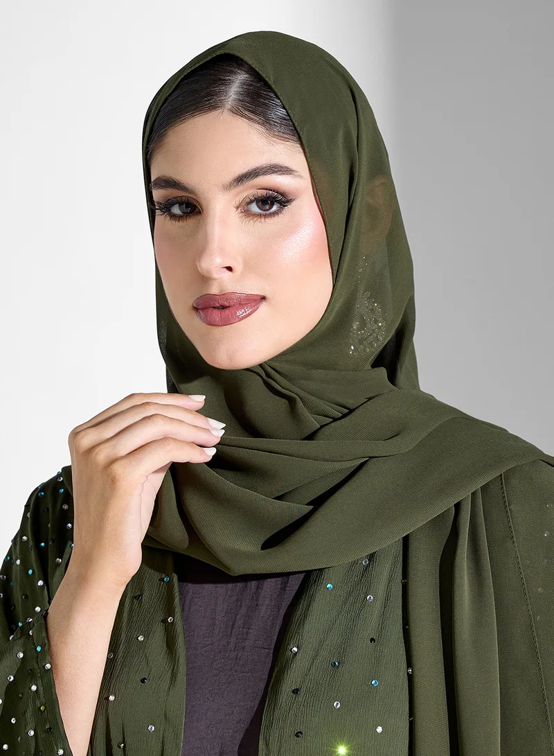 خزانة عباية مطرزة مع شيلة داخلية