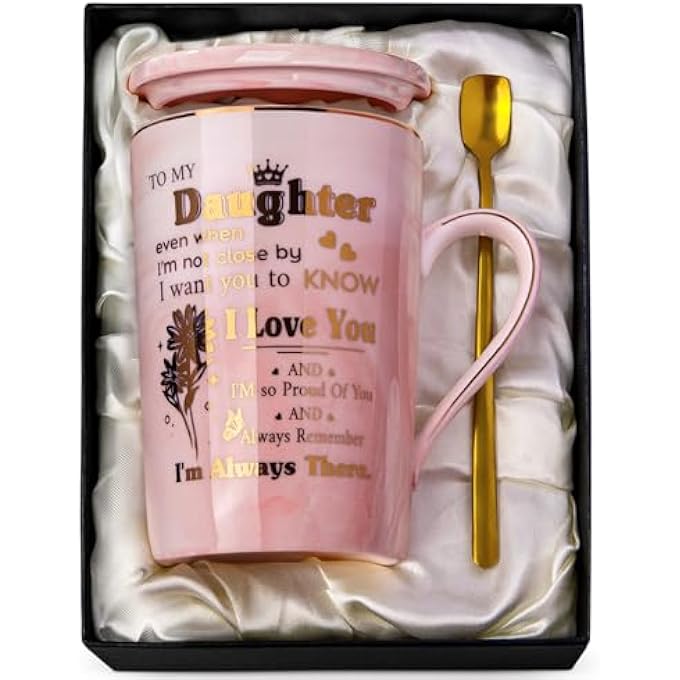 ALBISS هدايا عيد ميلاد الابنة من الأم والأب، كوب قهوة وردي رخامي سيراميكي مطبوع عليه باللون الذهبي، سعة 14 أونصة، هدية رائعة للتخرج وعيد الميلاد 18 و21 و30 و50 مع غطاء وملعقة وبطاقة وصندوق هدايا فاخر - Image 1