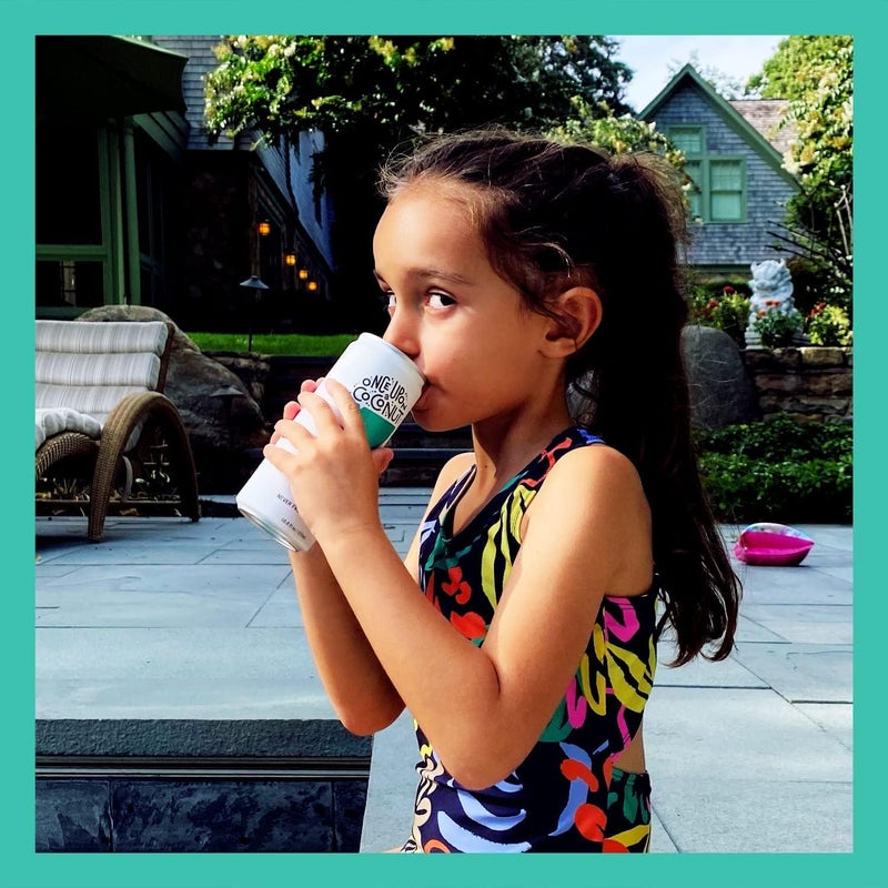 Once Upon A Coconut ماء جوز الهند الفاخر من وانس أوبون أ كوكو - عبوة 12 من علب سعة 10.8 أونصة سائلة، طبيعي بالكامل، بدون سكر مضاف - Image 4