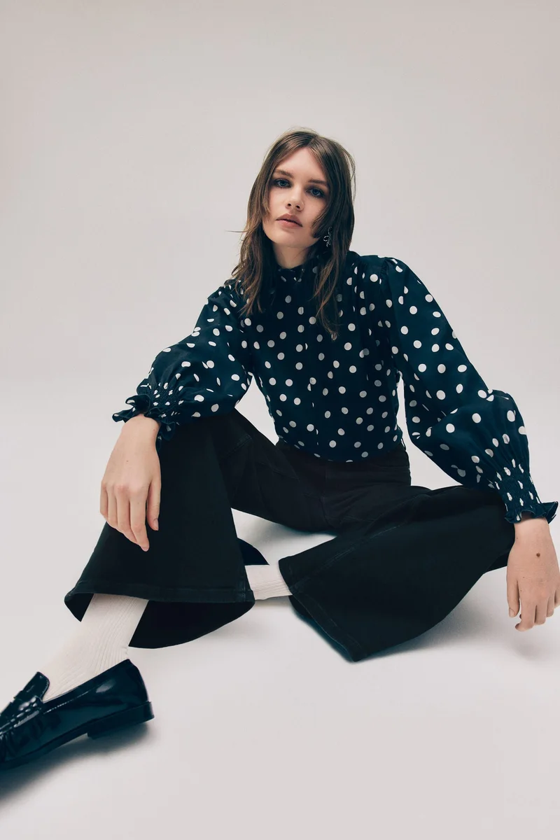 اتش اند ام جينز بخصر عالي وقصّة واسعة