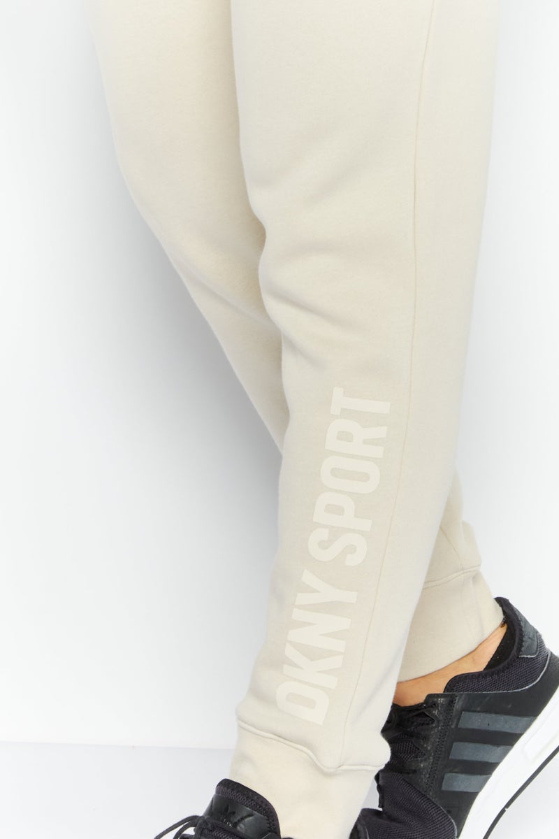 DKNY Sport سروال رياضي للرجال بشعار العلامة التجارية، لون الشوفان - Image 3