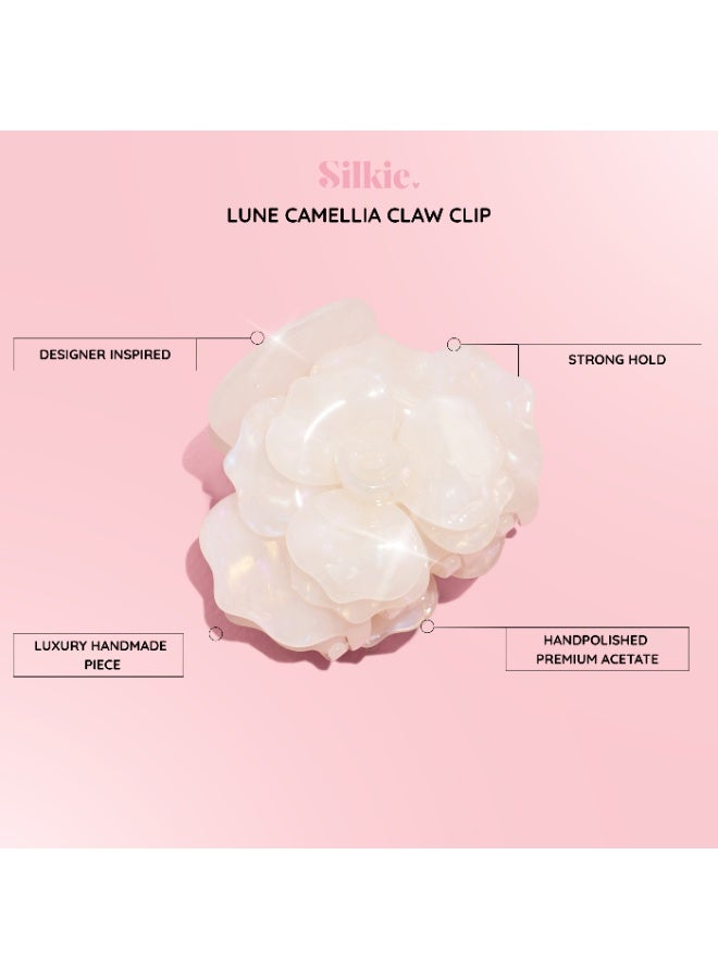 Silkie Camellia Claw Clip Lune - Image 2