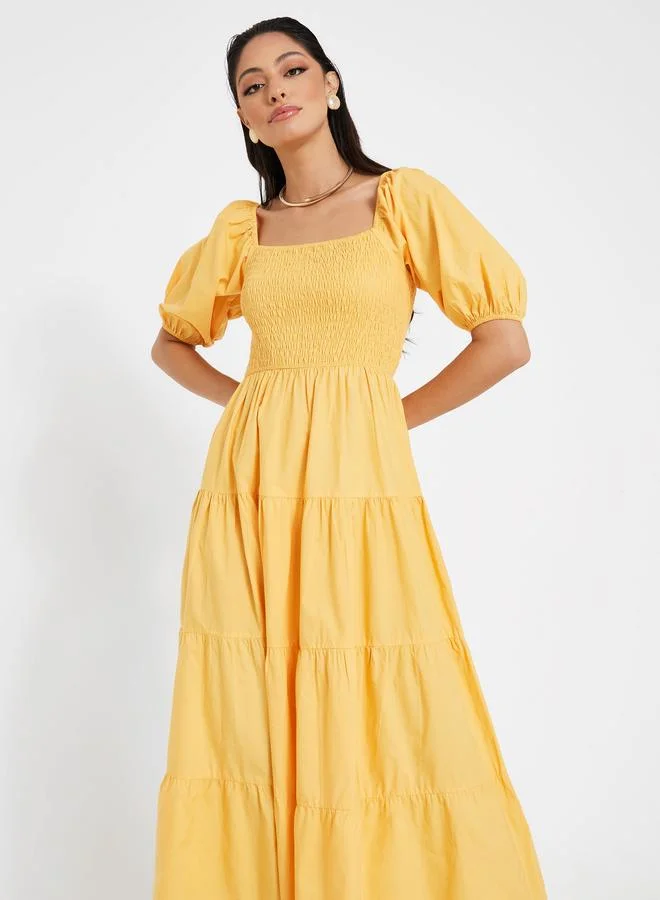 ستايلي فستان ميدي بكسرات وياقة واسعة