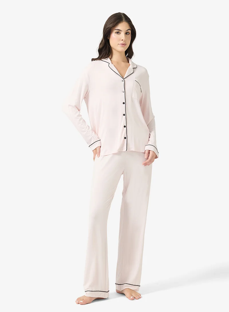 دورينا طقم بيجامة وبلوزة بتفاصيل مذهبة