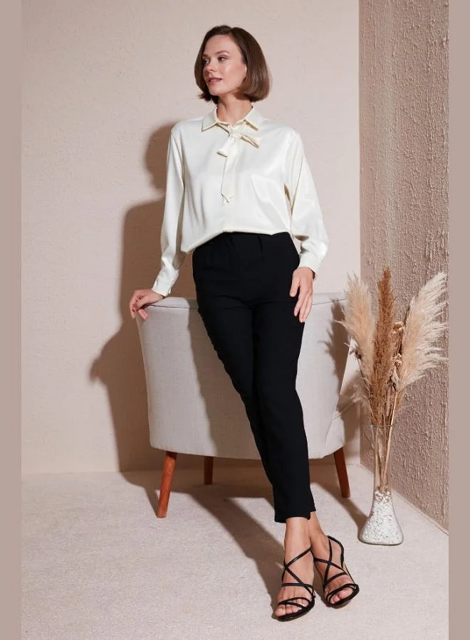 ليلا قميص ليلا نسائي بقصة عادية بتفاصيل ربطة من الساتان