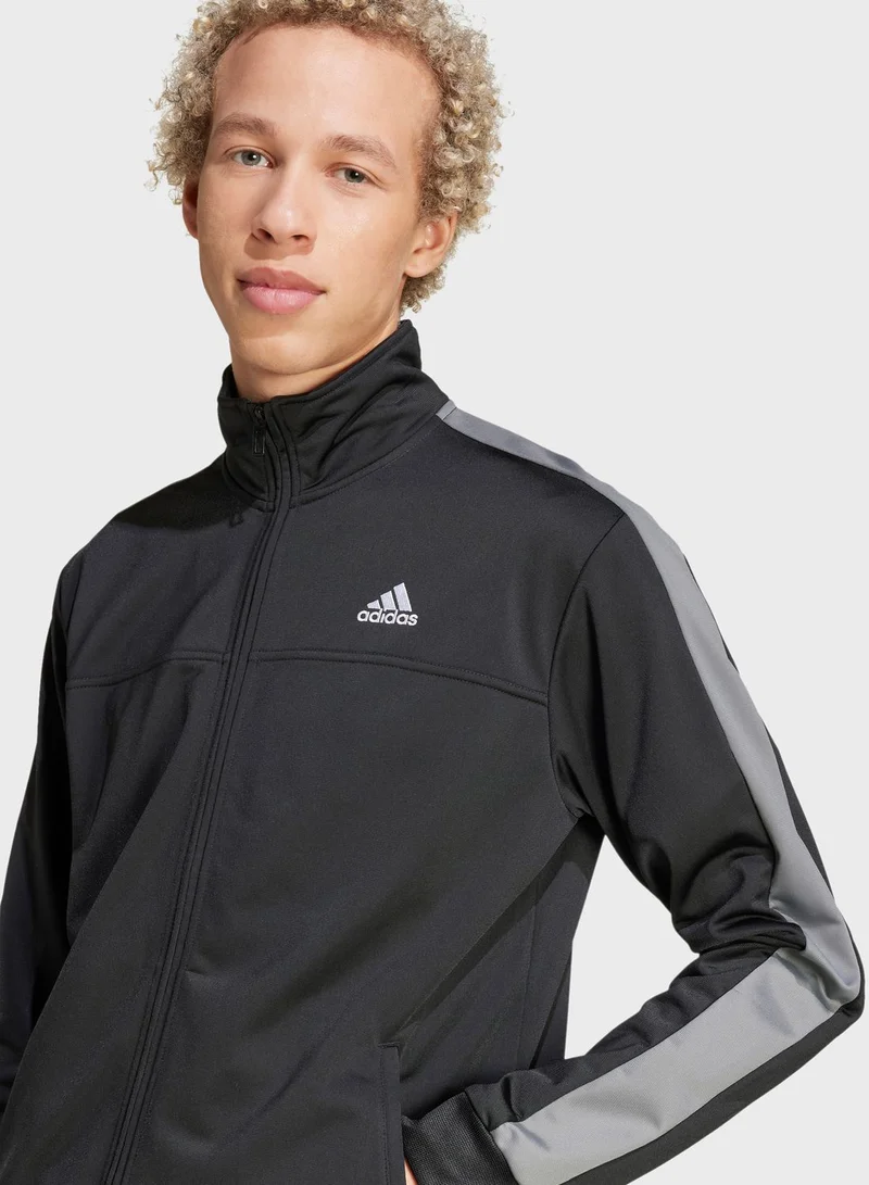 adidas بدلة رياضية SPW مزينة بشعار صغير من التريكو بتصميم كتل ألوان