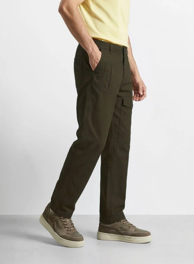 ذا انديان كراج كو Men Relaxed Fit Solid Side Pocket Mid-Rise Trousers