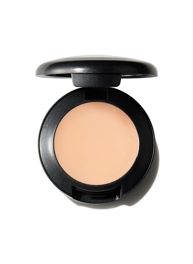 MAC Cosmetics Studio Finish SPF 35 Concealer  NC15 7g  - Image 2