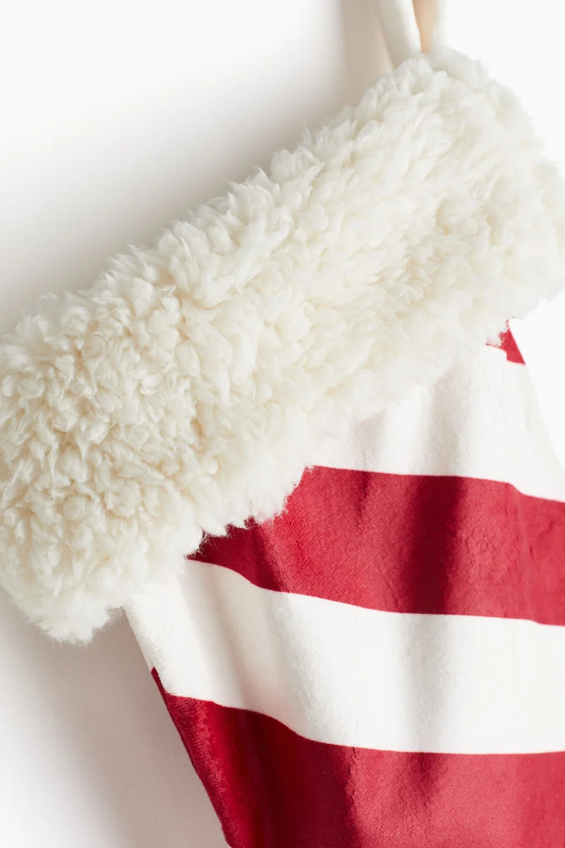 اتش اند ام جوارب تكديس الهدايا مخططة