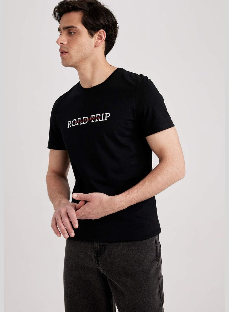 DeFacto تي شيرت قصير الأكمام مطبوع بتصميم ضيق - Image 3