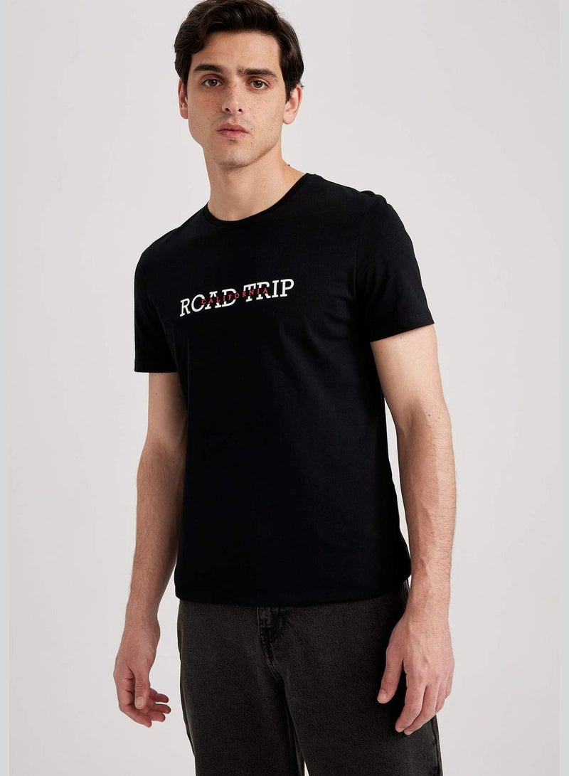 DeFacto تي شيرت قصير الأكمام مطبوع بتصميم ضيق - Image 1