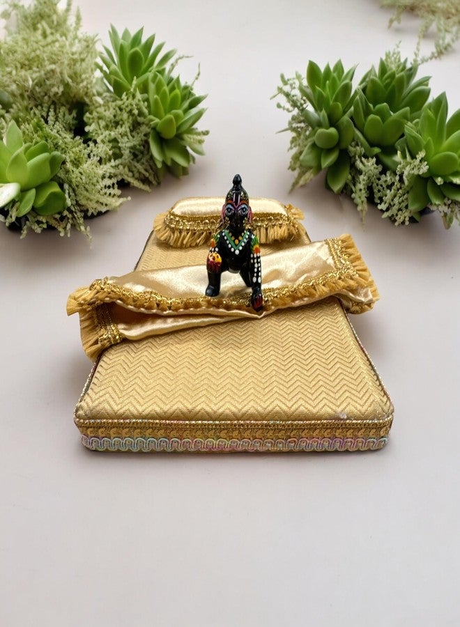 PETALUMA طقم Thakur Ji Bister فائق النعومة من PETALUMA مع سرير Gaddi مصنوع يدويًا، مكتمل مع وسادة وملاءة غطاء. طقم مفروشات Kanha Ji يمكن استخدامه للأطفال من 0 إلى 5 سنوات بدون مقاس Laddu Gopal ji Singhasan. (الذهب الشامبانيا) - Image 5