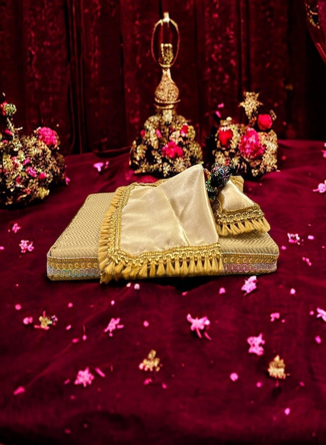 PETALUMA طقم Thakur Ji Bister فائق النعومة من PETALUMA مع سرير Gaddi مصنوع يدويًا، مكتمل مع وسادة وملاءة غطاء. طقم مفروشات Kanha Ji يمكن استخدامه للأطفال من 0 إلى 5 سنوات بدون مقاس Laddu Gopal ji Singhasan. (الذهب الشامبانيا) - Image 3