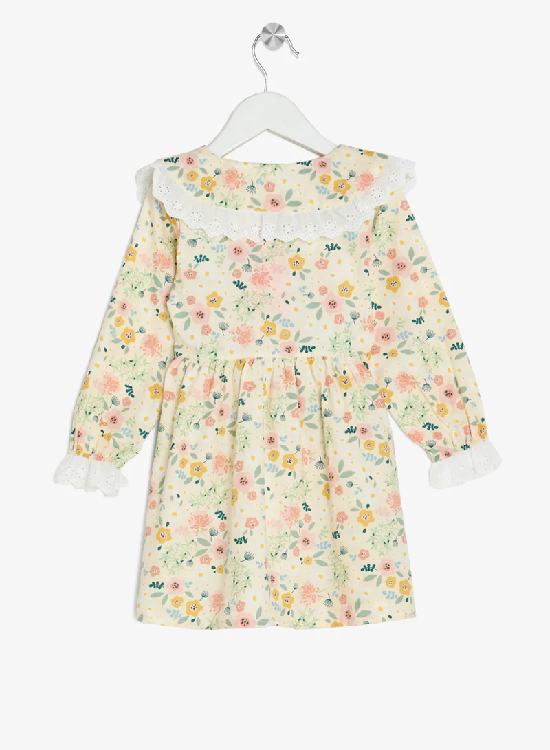 بنياتا فستان بياقة