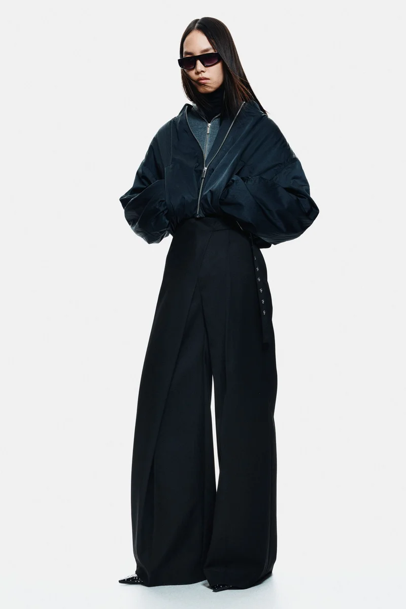 اتش اند ام بنطلون من مزيج الصوف بتفاصيل ملفوفة