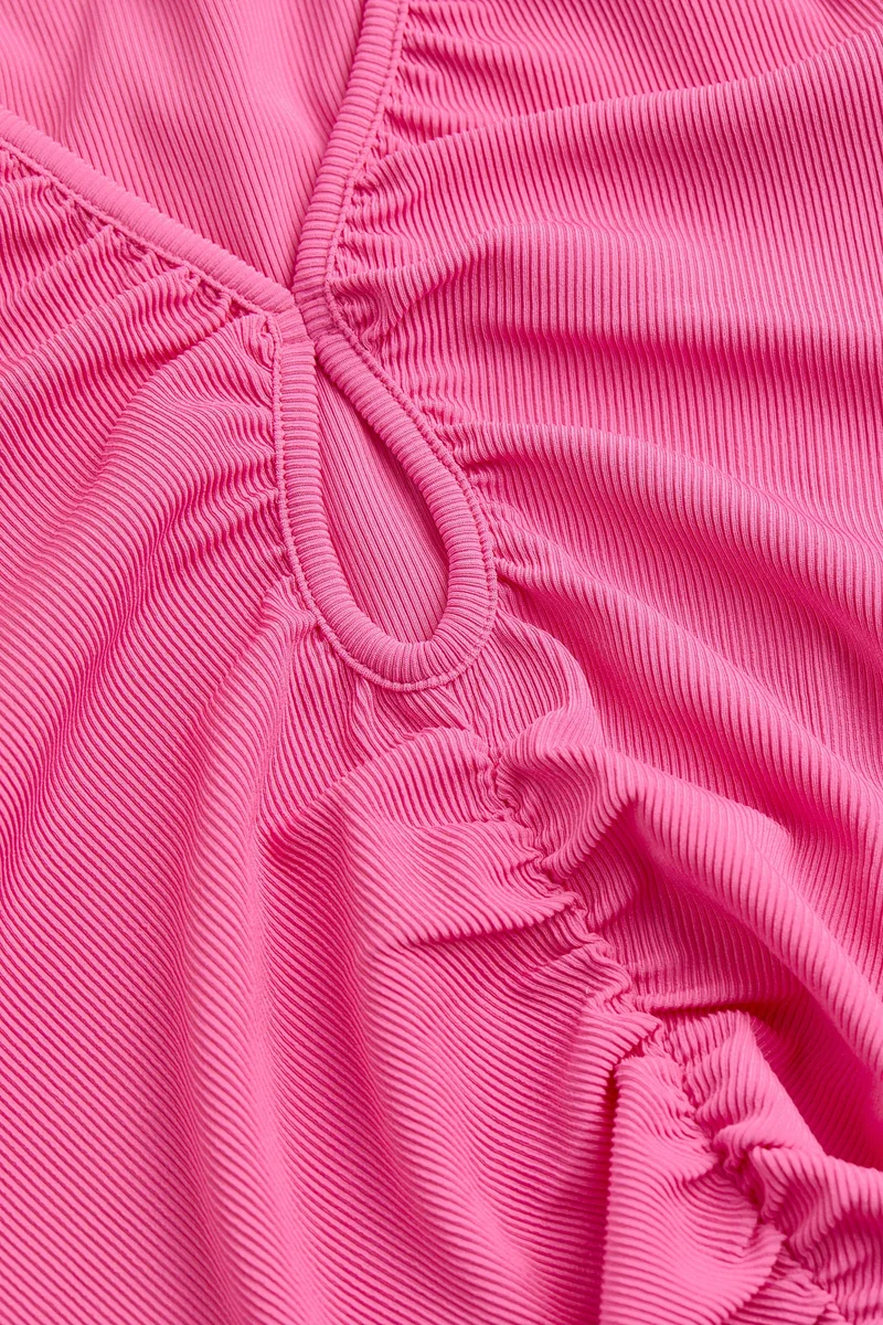 اتش اند ام بلوزة قصيرة بتفاصيل متجمعة