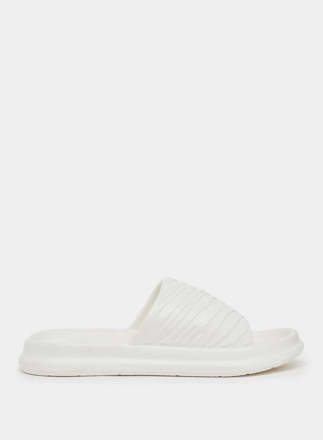 ستايلي شبشب بتفاصيل بارزة الملمس