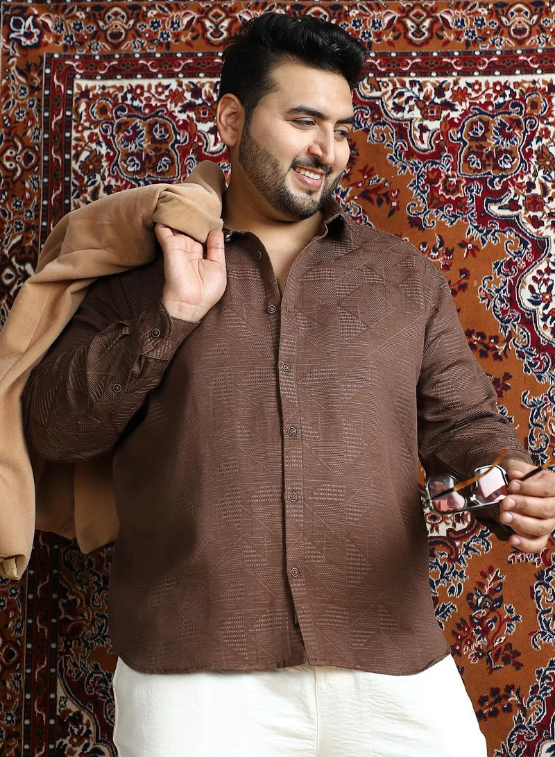 انستافاب بلس قميص رجالي بني شوكولاتة بنسيج متداخل مقاس بلس للملابس الكاجوال بياقة ممتدة وأكمام طويلة بأزرار