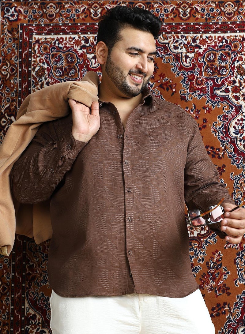 انستافاب بلس قميص رجالي بني شوكولاتة بنسيج متداخل مقاس بلس للملابس الكاجوال بياقة ممتدة وأكمام طويلة بأزرار - Image 1