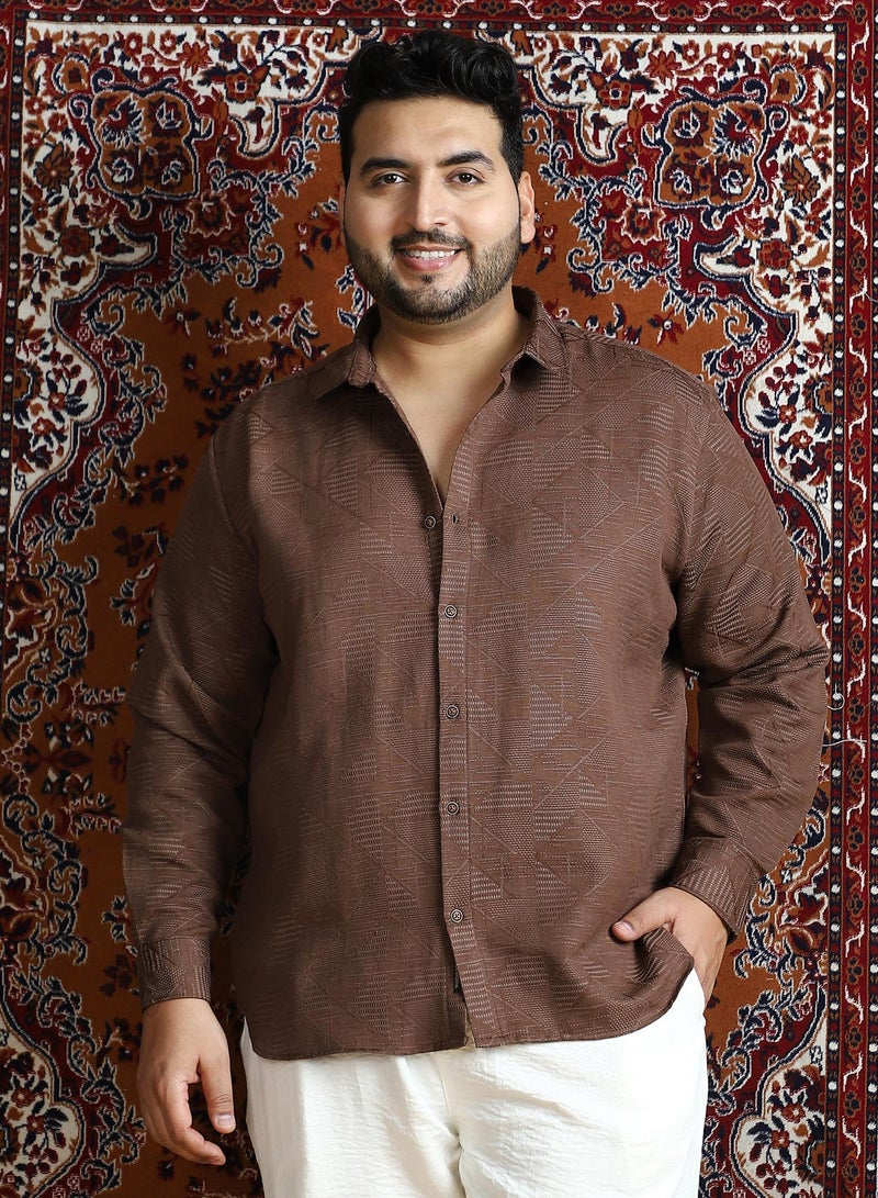 انستافاب بلس قميص رجالي بني شوكولاتة بنسيج متداخل مقاس بلس للملابس الكاجوال بياقة ممتدة وأكمام طويلة بأزرار - Image 2
