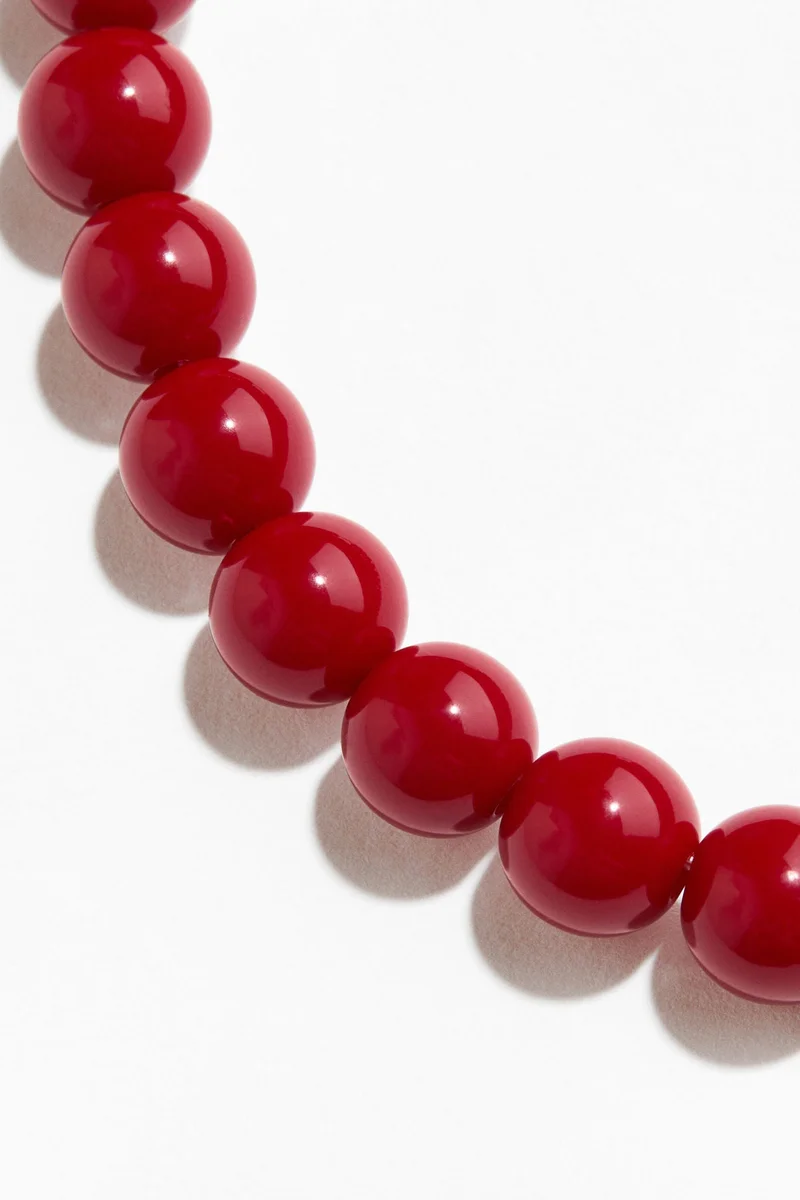 اتش اند ام قلادة مزيّنة بالخرز