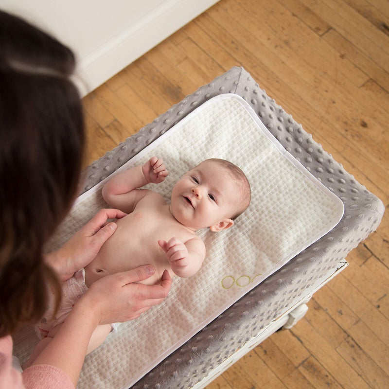 Natural Snuggles حصيرة تغيير حفاضات من رايون الخيزران مقاومة للماء (عبوة 3) - بطانات تغيير حفاضات قابلة لإعادة الاستخدام - مقاومة للتسرب - حصيرة تغيير غير قابلة للانزلاق - 27 × 14 بوصة - Image 5