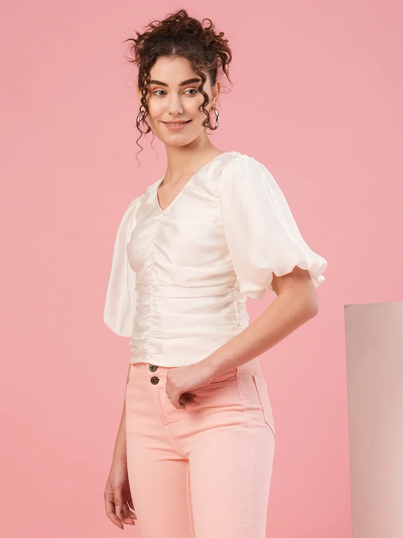 جلو باص بلوزة حفلات نسائية بأكمام قصيرة وياقة على شكل حرف  وأكمام فراشة من الكريب