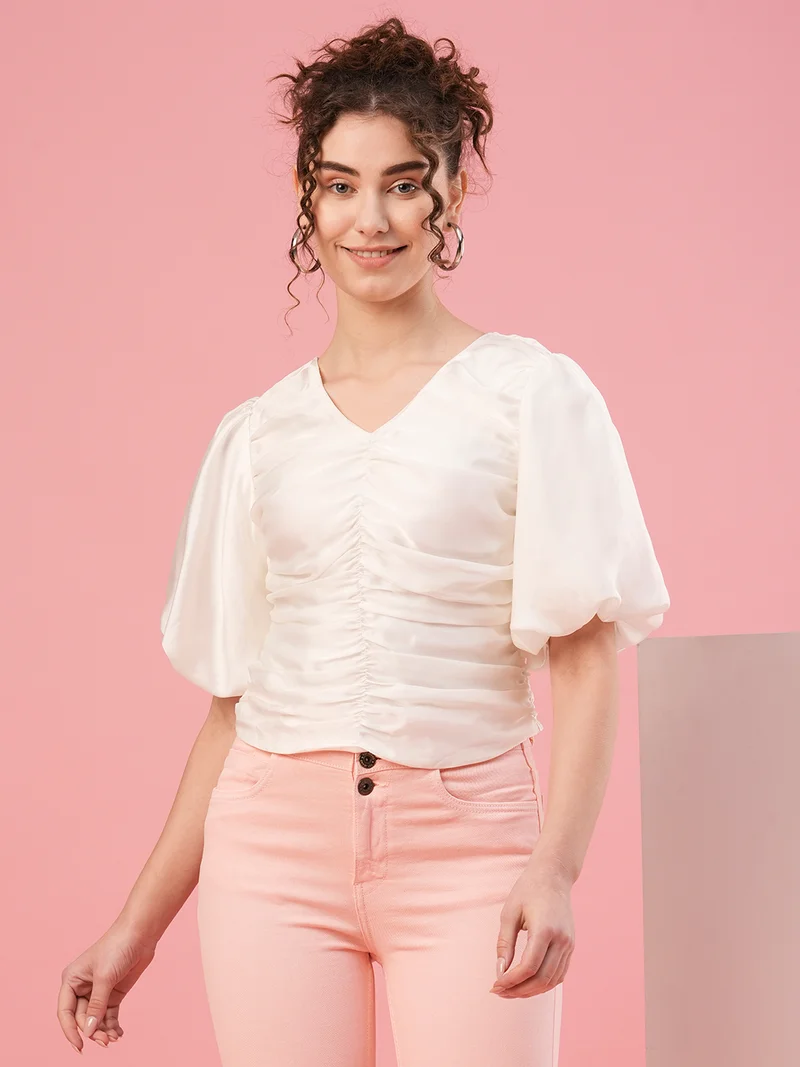 جلو باص بلوزة حفلات نسائية بأكمام قصيرة وياقة على شكل حرف  وأكمام فراشة من الكريب