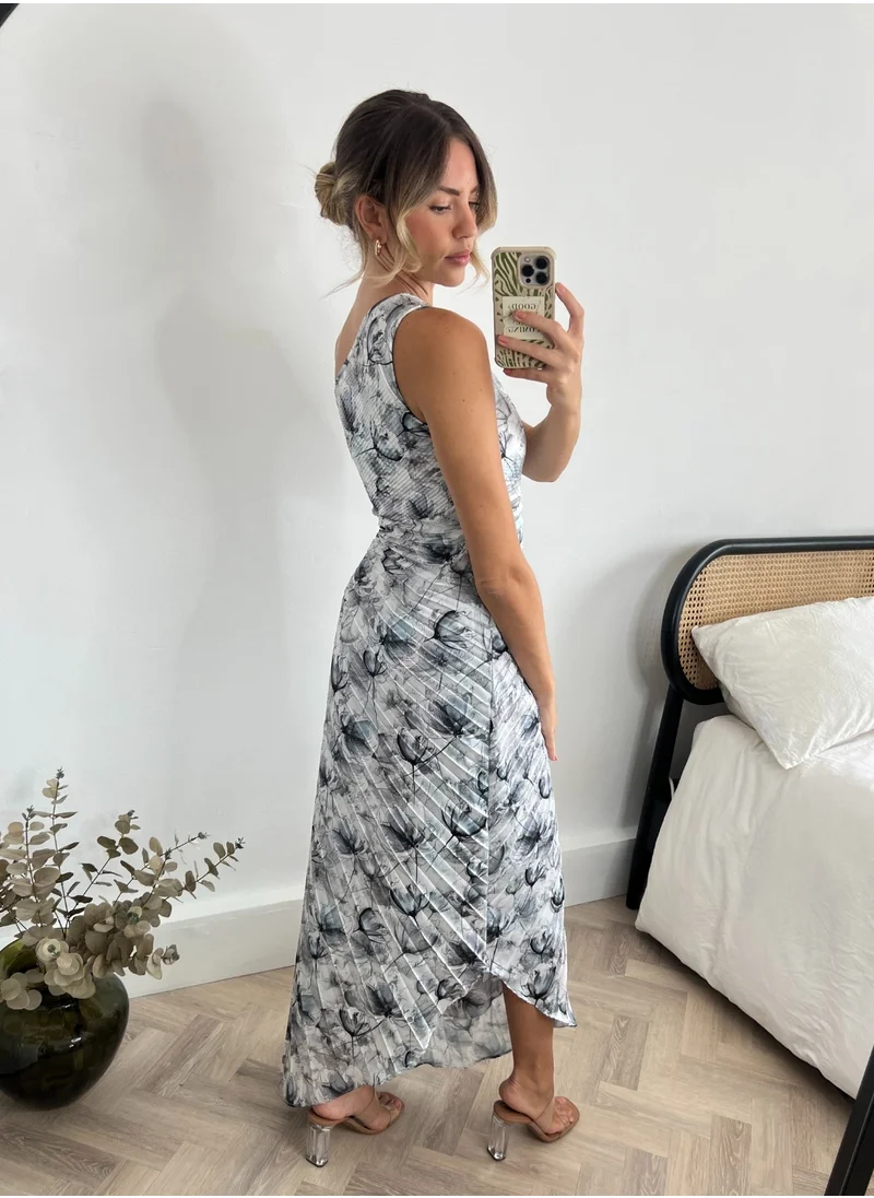 ستايل تشيت Marley Asymmetric Pleated Maxi Dress
