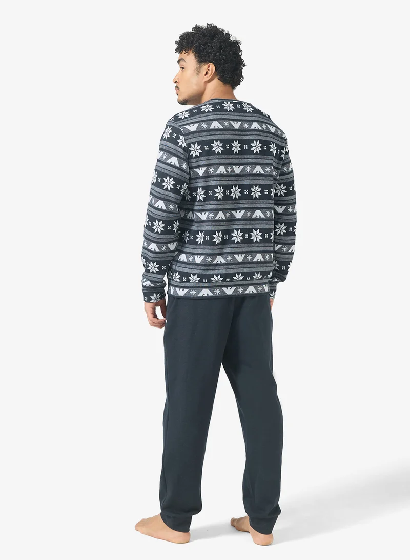 امبوريو ارماني طقم بيجامة وتيشيرت بياقة دائرية كاجوال