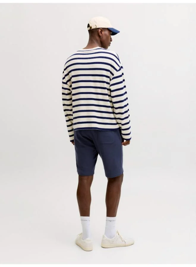 جاك اند جونز شورت رياضي برباط وشعار