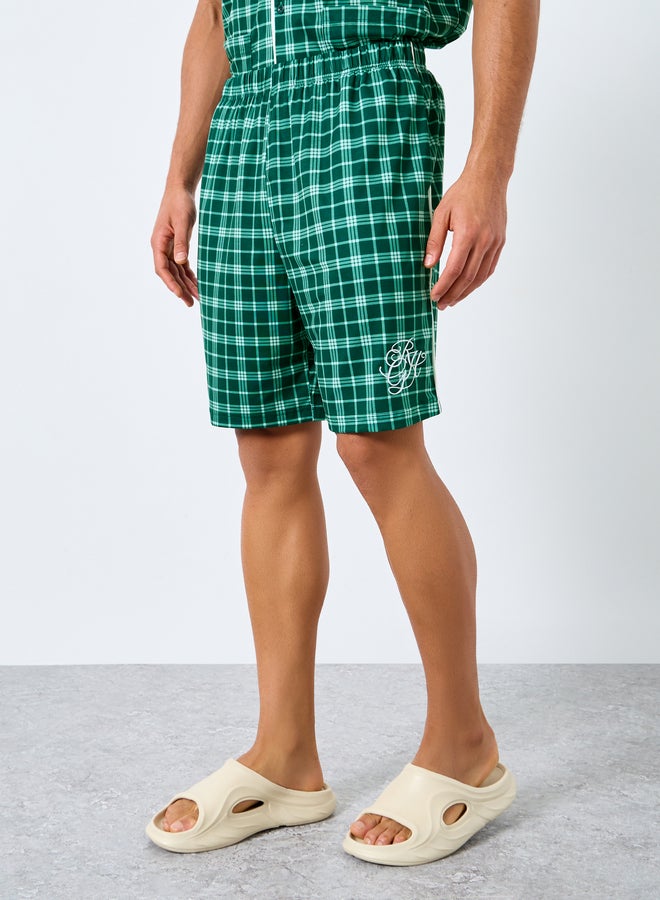 ستايلي طقم من شورت بيجاما وقميص بطبعة مربعات - Image 5