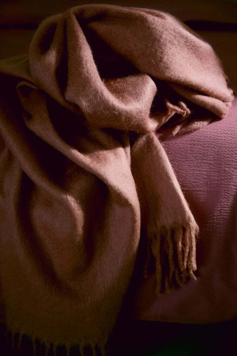 H&M Fringed blanket