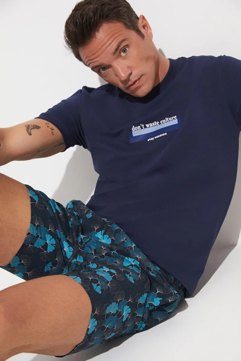 جون Men's Regular Fit Patterned Denim Shorts